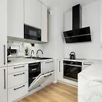 Modern With Parking & Balcony Remote Work Malta Area By Renters Prestige Apartment *