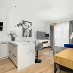 Modern With Parking & Balcony Remote Work Malta Area By Renters Prestige Apartment *