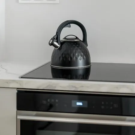 Modern With Parking & Balcony Remote Work Malta Area By Renters Prestige Appartement *