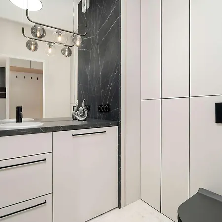 Modern With Parking & Balcony Remote Work Malta Area By Renters Prestige Apartment