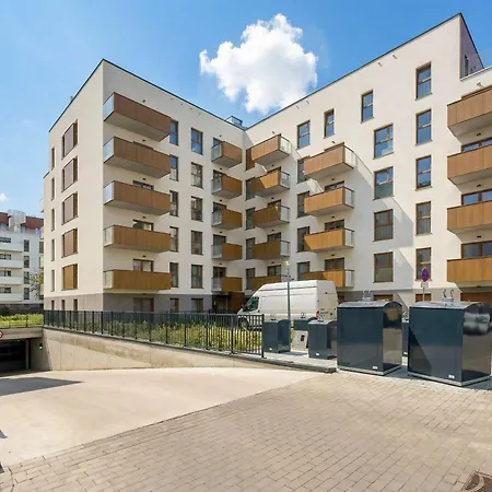 Modern With Parking & Balcony Remote Work Malta Area By Renters Prestige Apartment